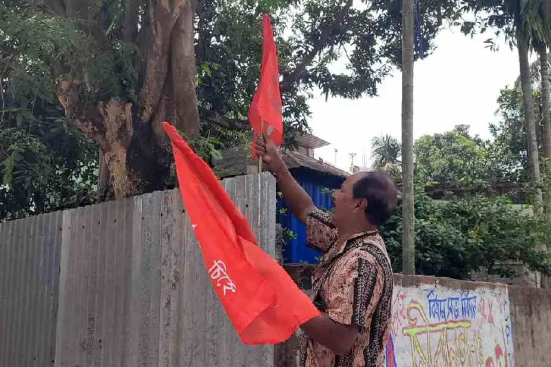 CPM supporter takes off flags 'respectfully' to curb visual pollution in Raiganj