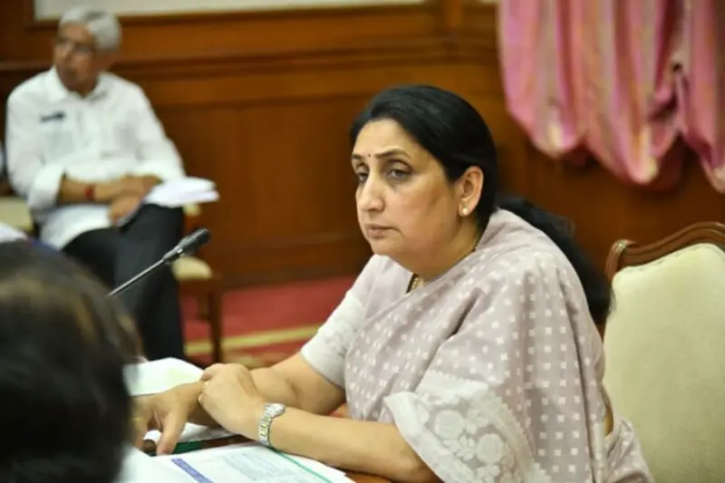 पुण्यात विषारी दारू प्यायल्याने १२ जणांचा मृत्यू, दोषींवर कठोर कारवाईचे आदेश