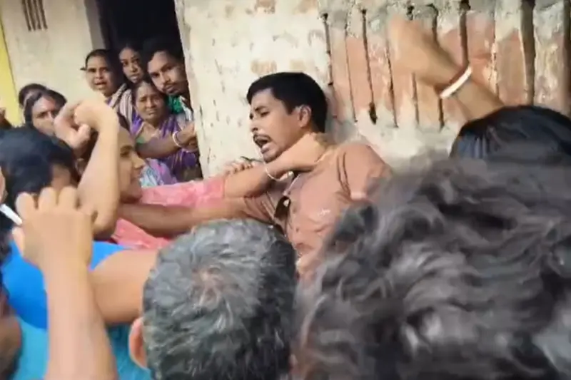 কাটমানি ফেরত চেয়ে প্রধানের স্বামীকে মহিলাদের চড়-থাপ্পড়, উত্তপ্ত  রায়দিঘি! - এবেলা | Dailyhunt