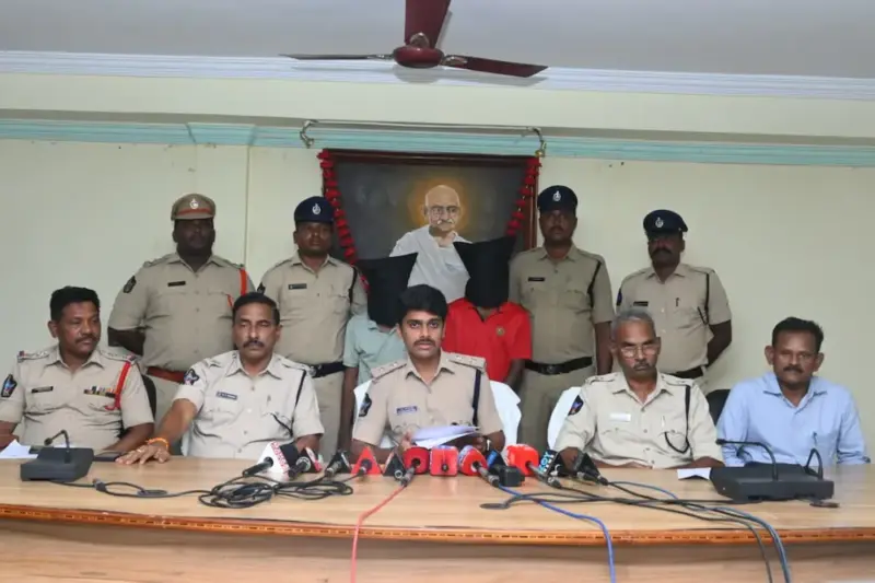 రూ.80 లక్షల విలువ గల చోరీ సొత్తు స్వాధీనం..ఇద్దరు అంతర్రాష్ట్ర దొంగల అరెస్టు