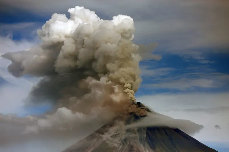 Thousands evacuated as mayon volcano erupts in philippines, ashfall disrupts albay province
