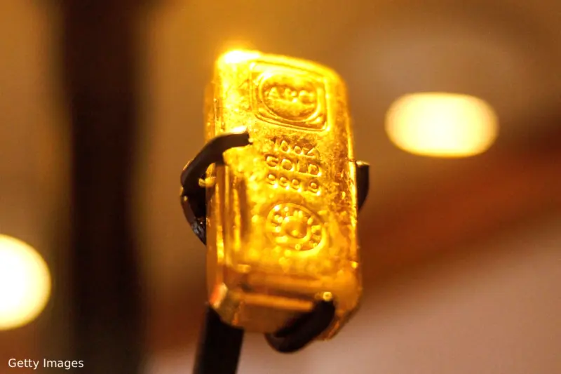 25 ஆண்டுகளுக்கு பின்னர் கையிருப்பு தங்கத்தை விற்க தொடங்கிய புடின்