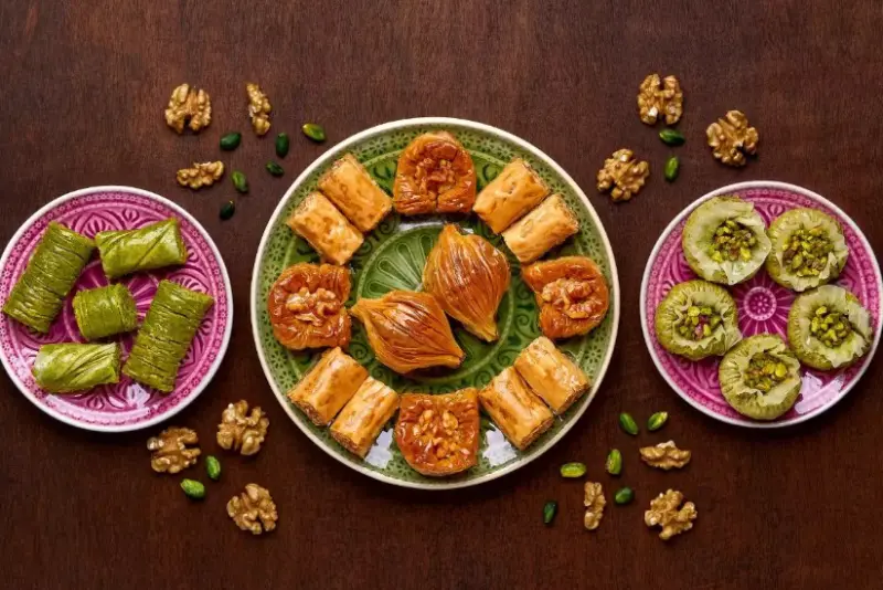 Eid Recipes: ईद पर घर आए मेहमानों को मीठे में खिलाएं ये पकवान, जाने झटपट से बनने वाली ये रेसिपीज़