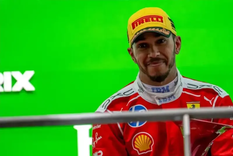Hamilton celebrates long-awaited Ferrari podium: a dream journey finally realized in China