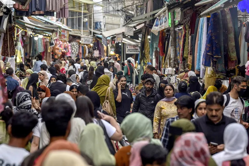 Shoppers throng markets in large numbers ahead of Eid