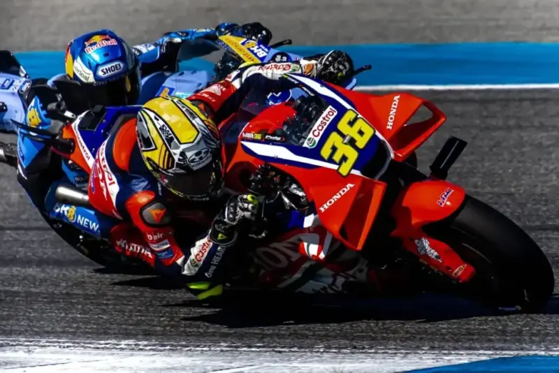 Joan Mir's heartbreaking exit haunts thrilling race in Buriram: mechanical woes steal his spotlight