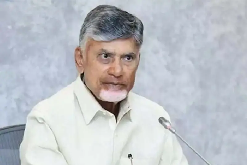 నిడదవోలులో సీఎం.. మహిళల నైపుణ్యానికి జైకొట్టిన బాబు!