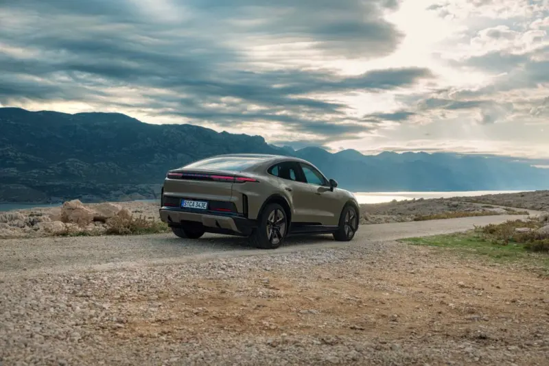 The Porsche Cayenne Coupé Electric debuts with up to 1,139 hp and focuses on a more efficient design.