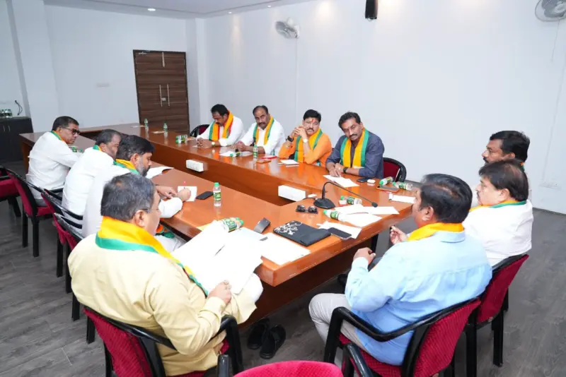 BJP : ఢిల్లీ పెద్దల ఆదేశాలు.. తెలంగాణ బీజేపీలో సమాలోచనలు..!