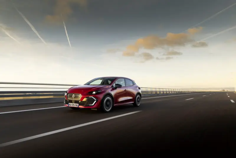 Renault Clio receives new Eco-G 120 EDC engine: more range, lower costs, and enhanced comfort.