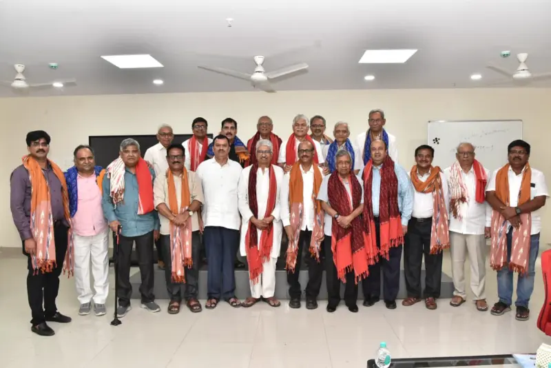 ఆధునిక సాంకేతికతను అందిపుచ్చుకోవాలి