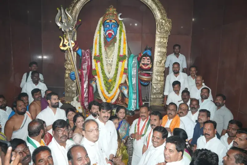 మైసిగండిలో మహేష్ కుమార్ గౌడ్ ప్రత్యేక పూజలు.. కార్యకర్తల ఘన స్వాగతం