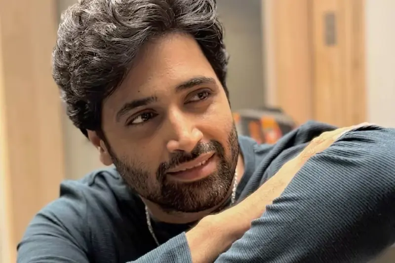 6 బాలీవుడ్ సినిమాలను రిజెక్ట్ చేసిన అడివి శేష్ ఏం జరిగింది