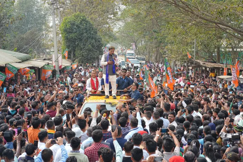 आसामचे मुख्यमंत्री हिमंतांचे जनसमुहाशी वेगळे नाते