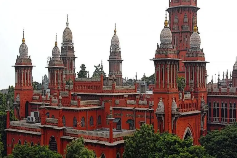 "பிடிக்கலைன்னாலும் கேட்டுதான் ஆகணும்" ஆளுநர் ஒன்னும் மேலதிகாரி இல்ல.. தனி அதிகாரம் கிடையாது.. சென்னை உயர் நீதிமன்றம் அதிரடி தீர்ப்பு..!!