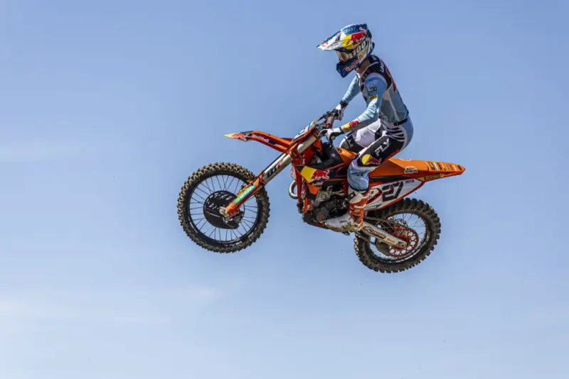 Simon Längenfelder opens with a win in MX2 at the MXGP of Switzerland