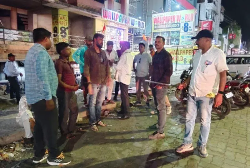 अमरावतीत फूटपाथवरील लोटगाड्यांवर मद्यप्राशन करणाऱ्यांवर कारवाईत ७६ जण ताब्यात