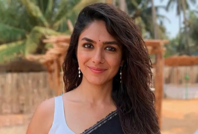 Mrunal Thakur: தென்னிந்திய சென்ஷேசனலின் 'சொத்து' மதிப்பு இதுதான்!