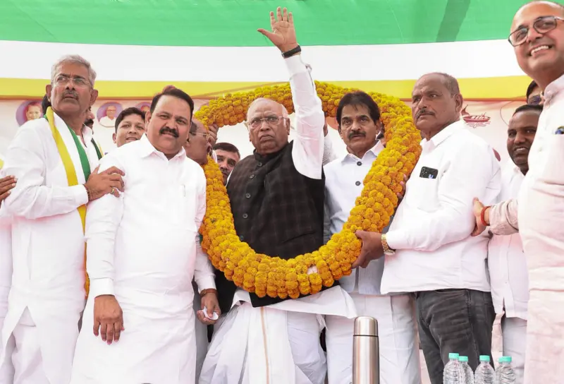 Cong a proud flag-bearer of 'Vande Mataram': Kharge