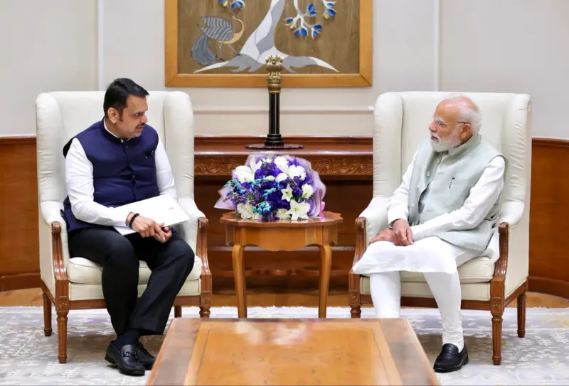 मुख्यमंत्री देवेंद्र फडणवीस यांची पंतप्रधान नरेंद्र मोदी यांच्याशी चर्चा