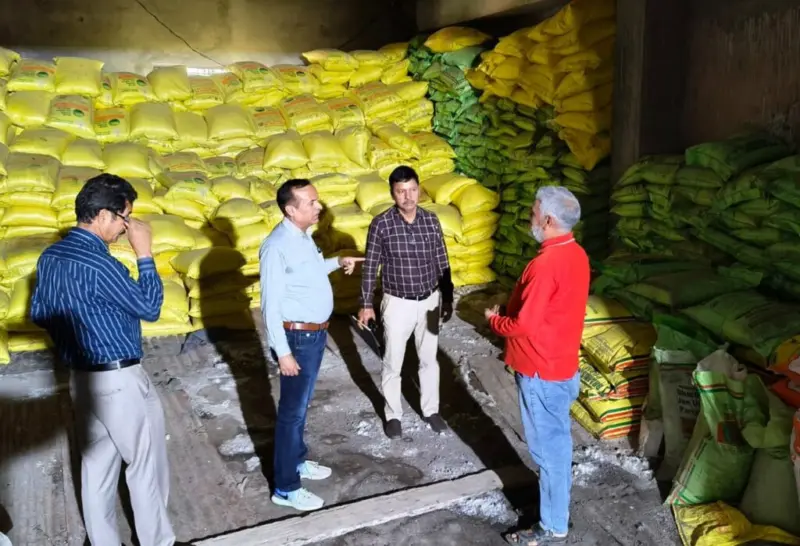 DAJ reviews availability of fertilizers in Billawar