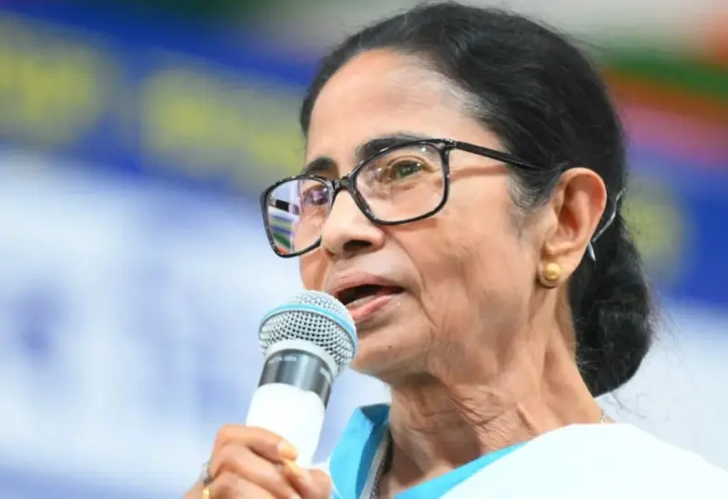 '৯০ সালে মার খাওয়ার পর রান্নায় একফোঁটা ঝাল খেতে পারি না, শান্তিপুরে মমতার 'পুরানো সেই দিনের কথা'