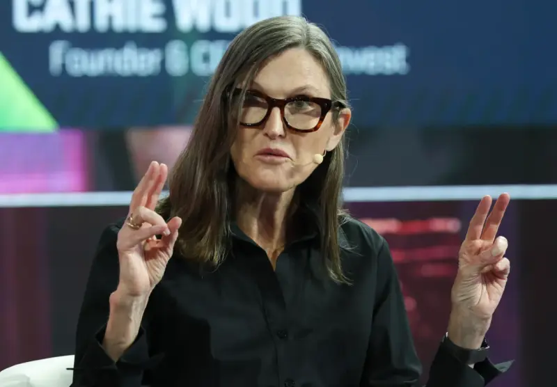 HOOD Stock Gains Pre-Market After Cathie Wood's ARK Invest Scoops Up $15M Stake