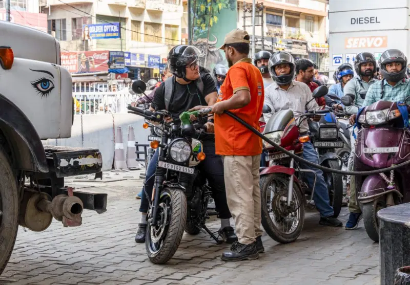 In Photos: Govt Announces No Lockdown as Long Queues Remain Outside Petrol Pumps