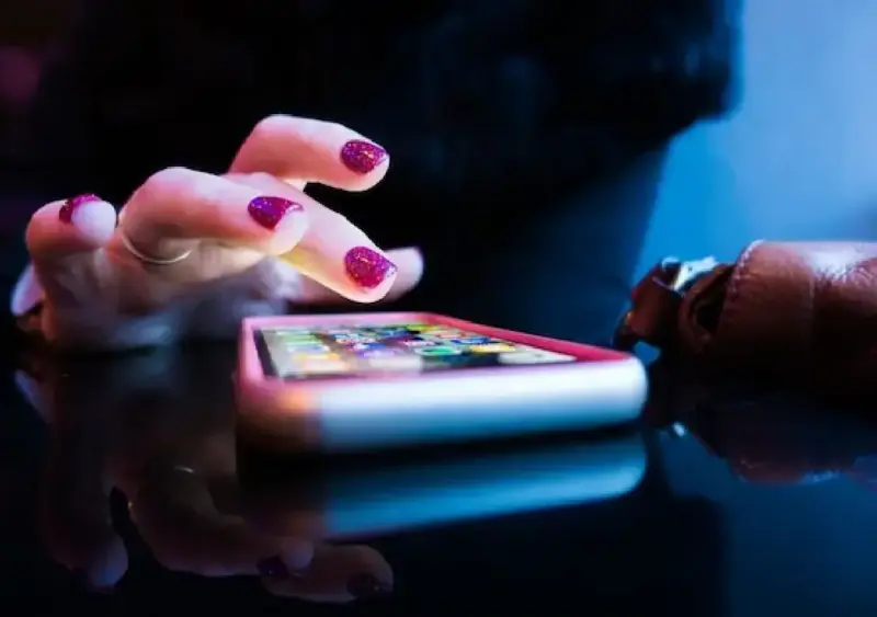 iPhone loyalty surges as Android users switch to Apple