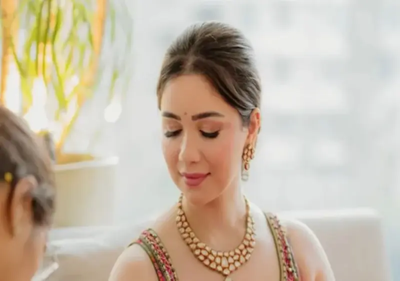 Sara Tendulkar stuns at Arjun's mehendi with dual looks