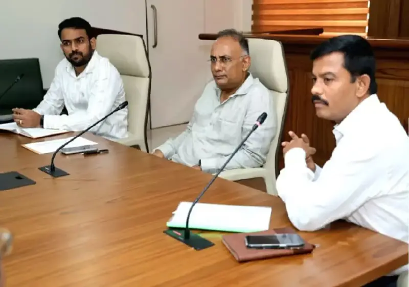 Karnataka minister issues directives on water, health, environment