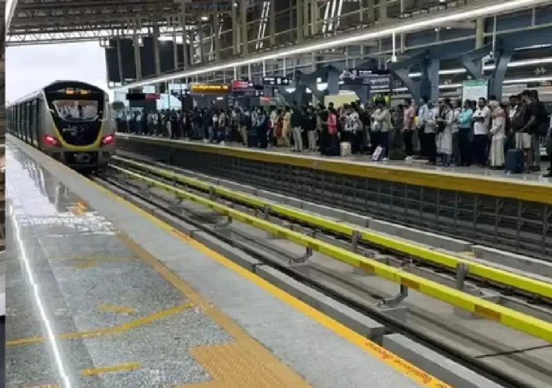 Bengaluru Yellow Line gets 10th train ahead of launch