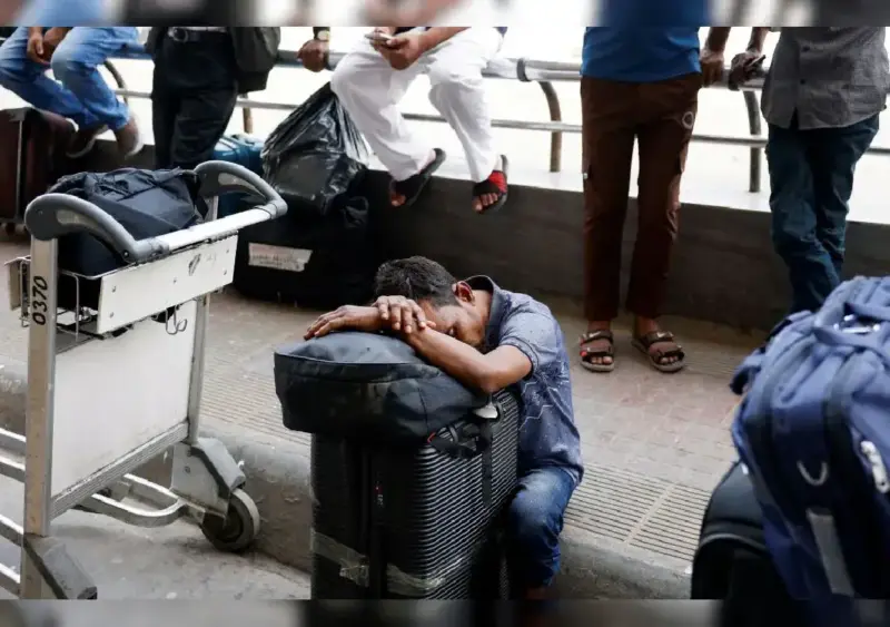 War travel chaos: Why flight uncertainty fuels anxiety