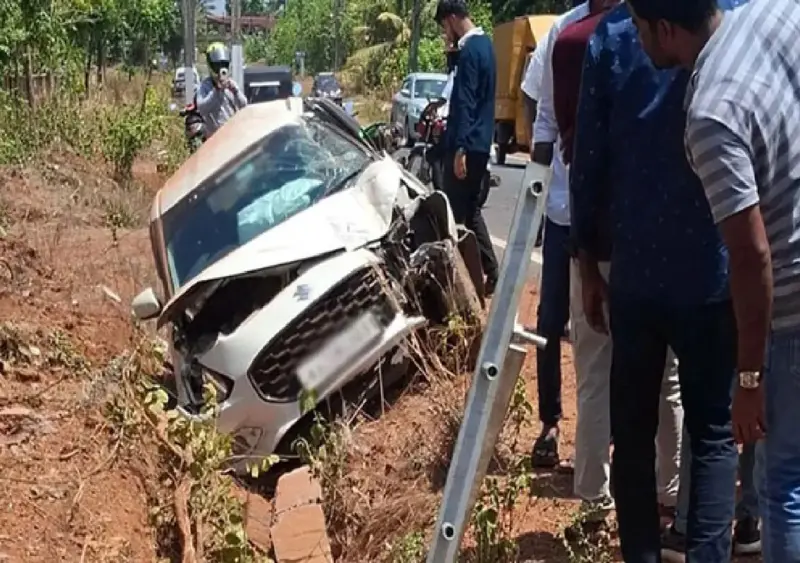 Car crashes into electric pole in Udupi, five escape unhurt