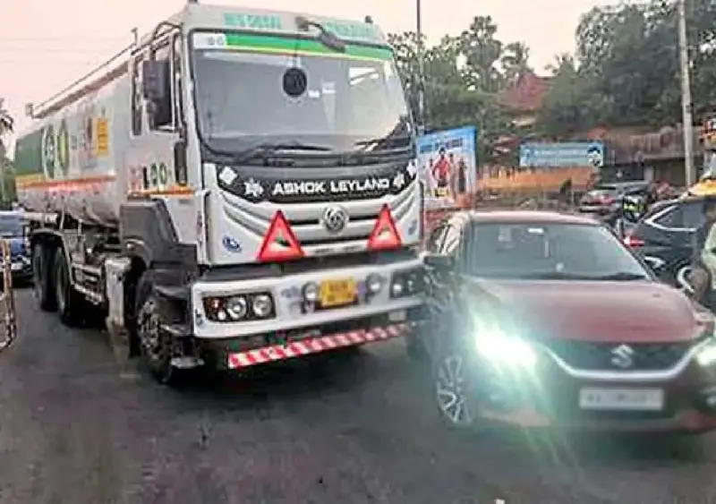 Twin accidents near Mulki trigger highway traffic chaos