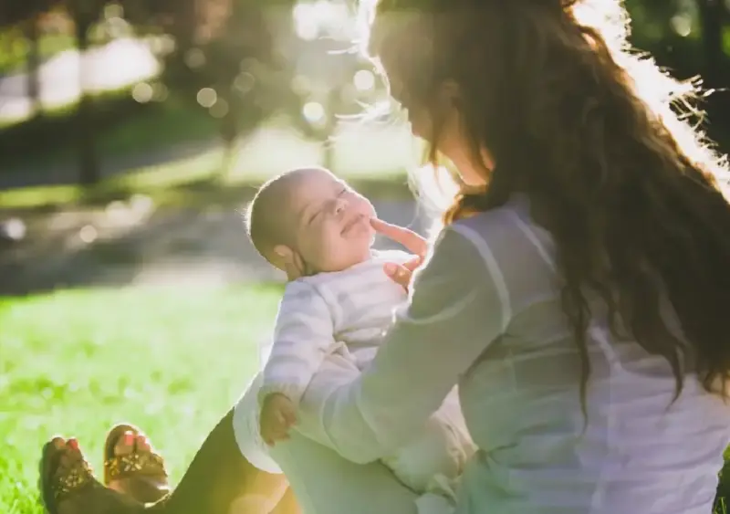 Mother's emotional reunion with baby after conflict delays return