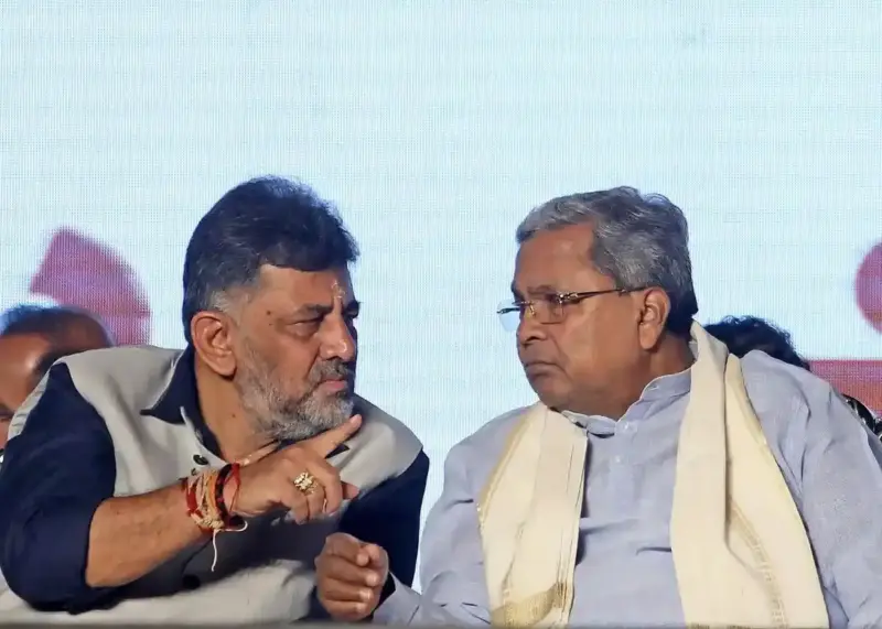 కర్ణాటక కాంగ్రెస్‌లో సీఎం మార్పు సెగలు.. ఢిల్లీ నిర్ణయంపైనే అందరి కళ్లు!