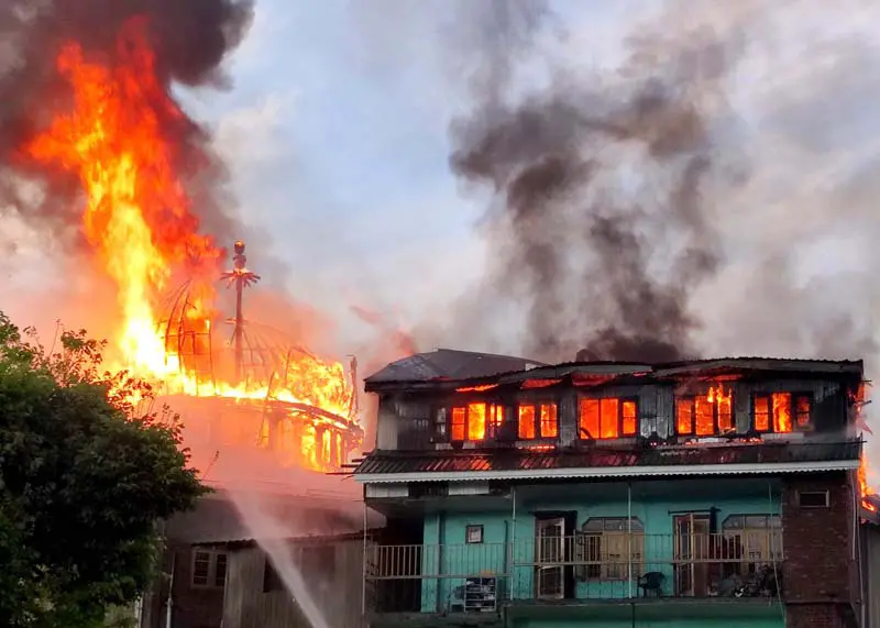 Fire damages seminary in Srinagar
