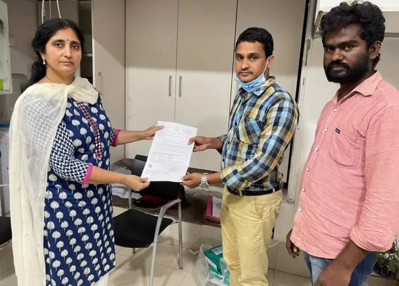 డ్రైవర్ కుటుంబానికి ఎమ్మెల్యే వంశీ సాయం