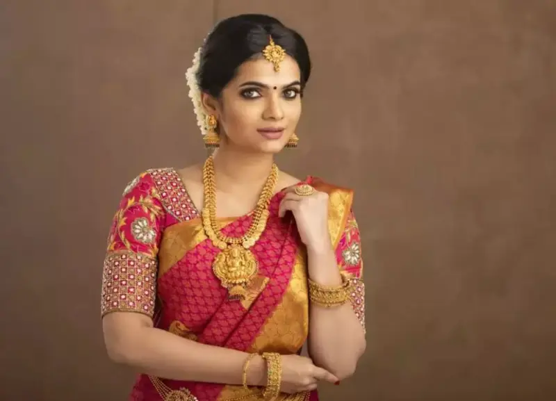 GOLD RATE: உச்சம் தொட்டது தங்கம். விலையை கேட்டாலே தலையை சுத்துது!