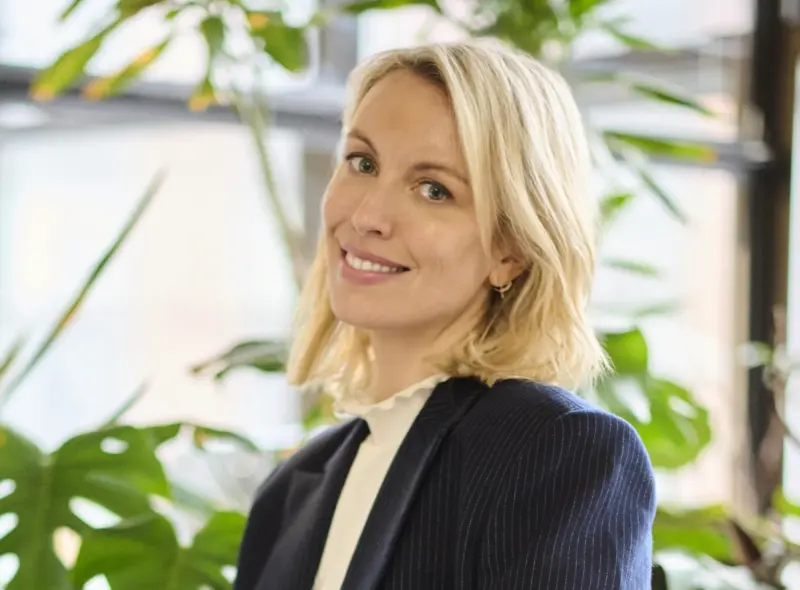 When She 'Schlepped' This Custom Product Around, People Stopped Her. So She Built a $50M Brand in 5 Years With Just 7 Employees.