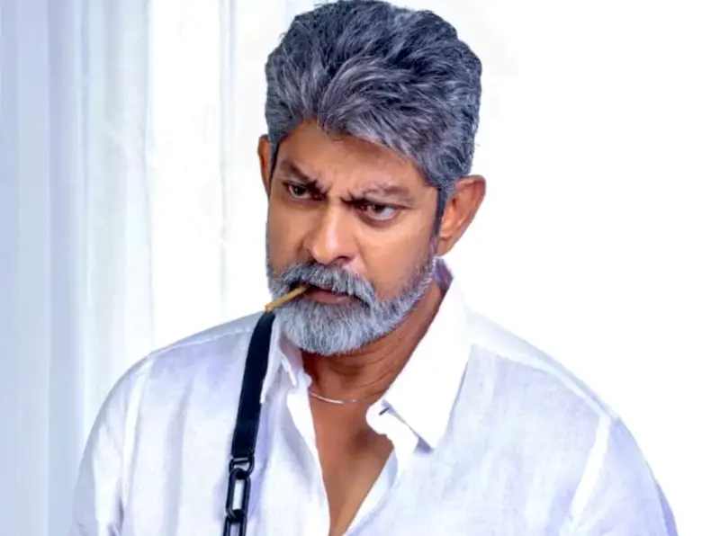 రోబోలు వచ్చే కాలంలో పిల్లలెందుకు పెళ్లిళ్లపై జగపతిబాబు షాకింగ్ కామెంట్స్!