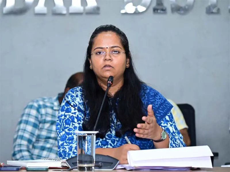 మెదక్ కలెక్టర్ తీరుపై 'ప్రజా'గ్రహం
