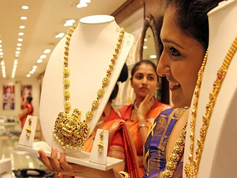 Gold Rate: ஷாக் கொடுக்கும் தங்கம் விலை: சவரன் ரூ.53 ஆயிரத்திற்கு விற்பனை!