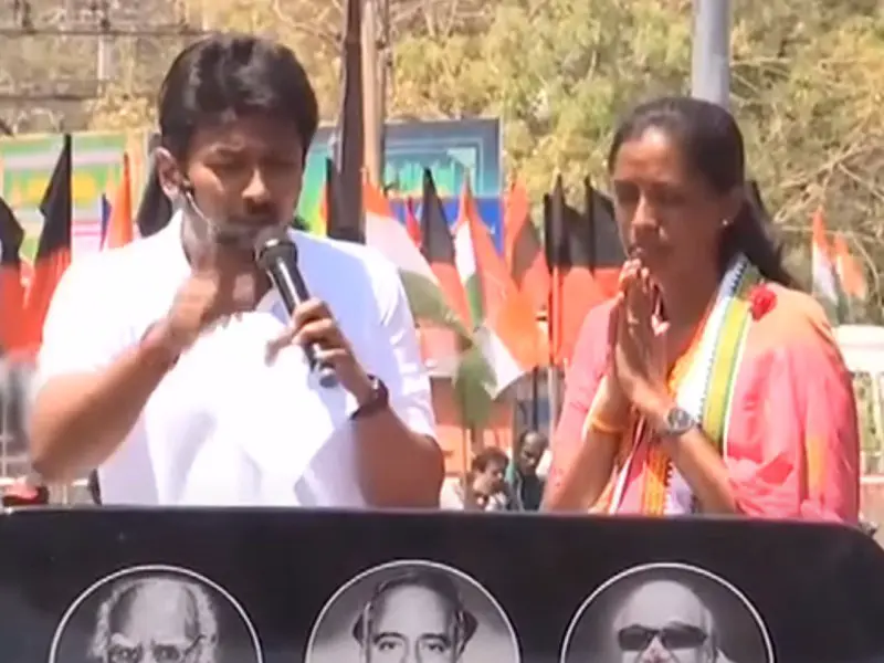 எய்ம்ஸ் குறித்து மோடியிடம் கேட்டால் எடப்பாடிக்கு கோபம்: உதயநிதி தாக்கு!