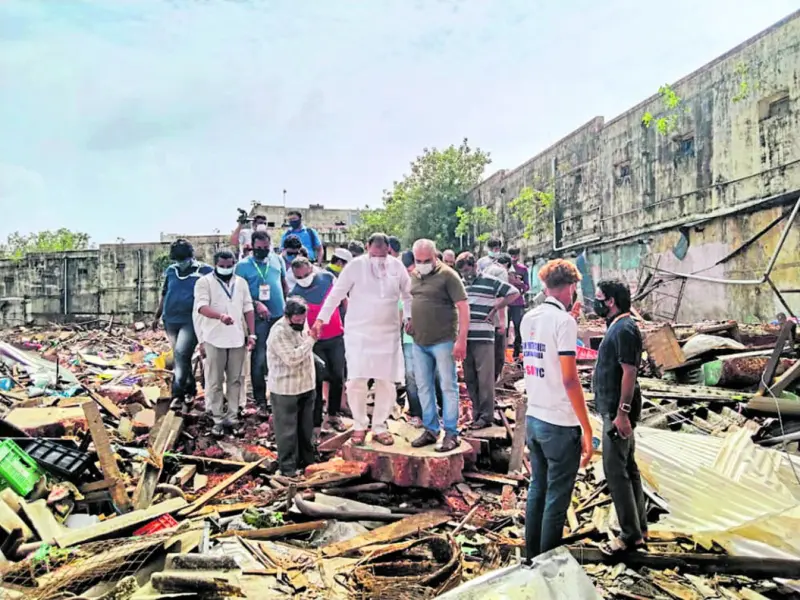 ಮುಂದುವರಿದ ಕೇಂದ್ರ ಮಾರುಕಟ್ಟೆ ಕಟ್ಟಡ ತೆರವು: ಐವನ್‌ ಡಿಸೋಜ ಪರಿಶೀಲನೆ