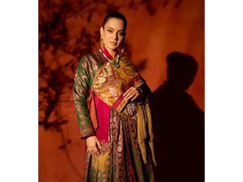 Kangana Ranaut marks 20 years in cinema sharing first portfolio that secured 'Gangster' role