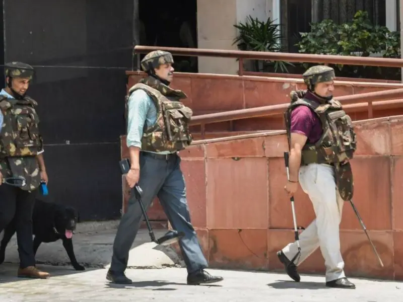 Delhi University Bomb Threat: Ramjas College & Miranda House Evacuated After Threat Emails Trigger Massive Security Search