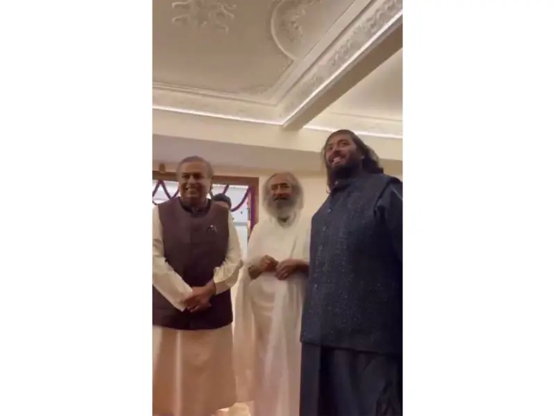 Mukesh Ambani attends Art of Living 45th anniversary event, meets spiritual leader Sri Sri Ravi Shankar