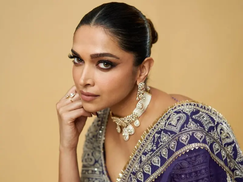 Virat & Anushka Hijacking Deepika's Spotlight?